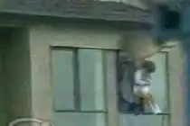 Отец пытался выкинуть ребёнка в окно!