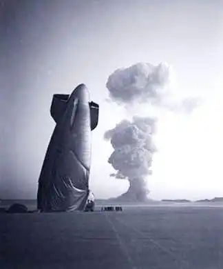 Дирижабль с ядерной бомбой