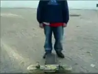Идиот получил скейтбордом по лицу