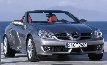 Mercedes порадовал почитателей порцией снимков обновленного спорткупе SLK 2008