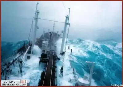 Судно в 9ти бальный шторм.