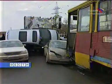 Жуткая авария в Новосибирске (4 фото)