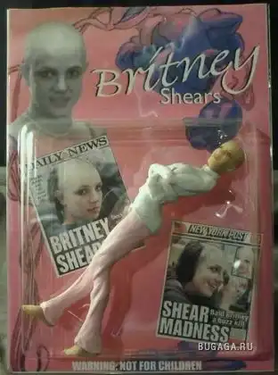 Лысая кукла Бритни:)