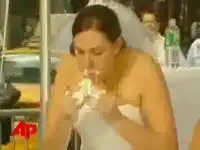 Конкурс на поедание тортов