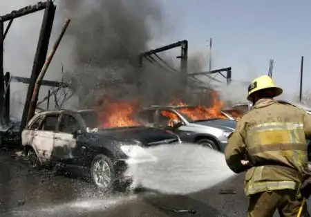Пожар в одном их автосалонов в Лос-Анджелеса