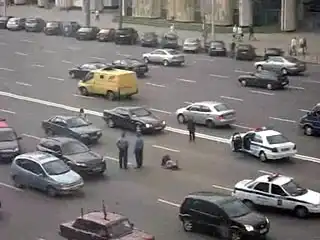 В Москве женщина на Infinity сбила капитана ГИБДД (фото + видео)