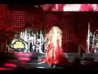 Падение Beyonce во время выступления