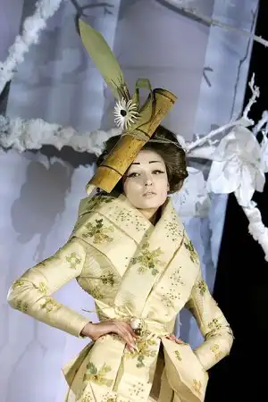 Театр фарфоровых гейш от John Galliano