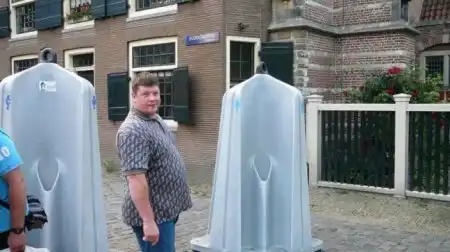 Общественные туалеты в Амстердаме