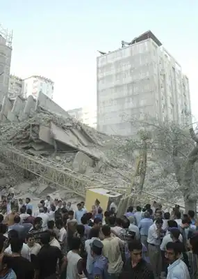 В Баку рухнул многоэтажный дом.