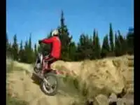 Езда на мотоцикле с одним колесом