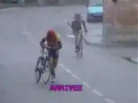 велосипедист лоханулся