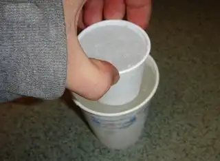 Как сделать стаканчик изо льда?