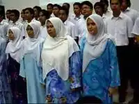 Хор малазийских студентов: "Первым делом самолеты"