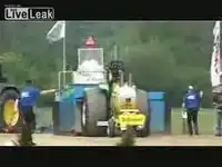 Взрыв мотора у трактора