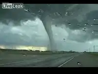 Огромный торнадо