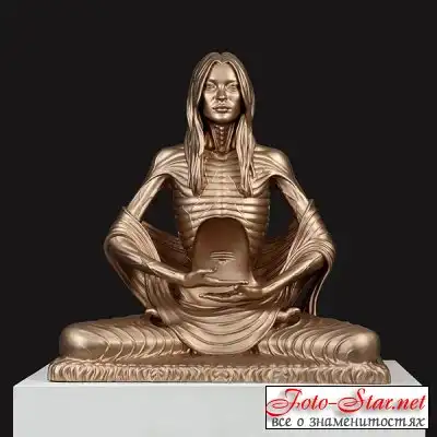 Скульптуры Кейт Мосс от $200,000 до $275,000.