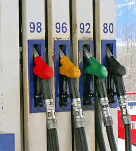 В России вступил в силу запрет на продажу 92-го бензина
