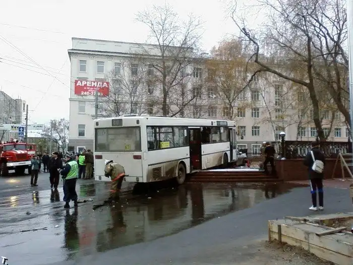 Авария в Перми. Автобус без тормозов + видео