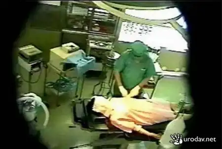 Врач изнасиловал пациентку.