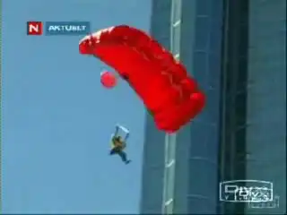 Неудачный прыжок с парашютом с 37-этажки