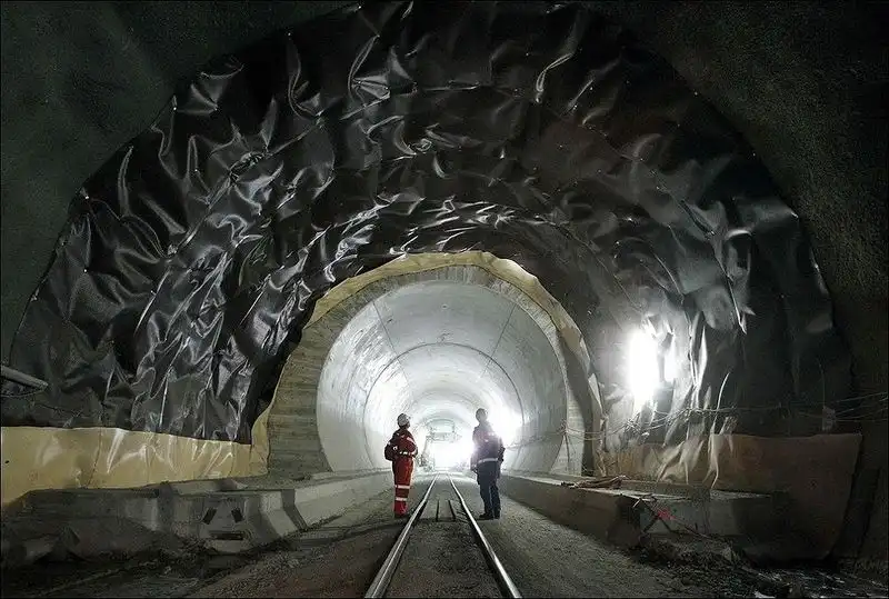 В Швейцарии построили длиннейший в мире туннель