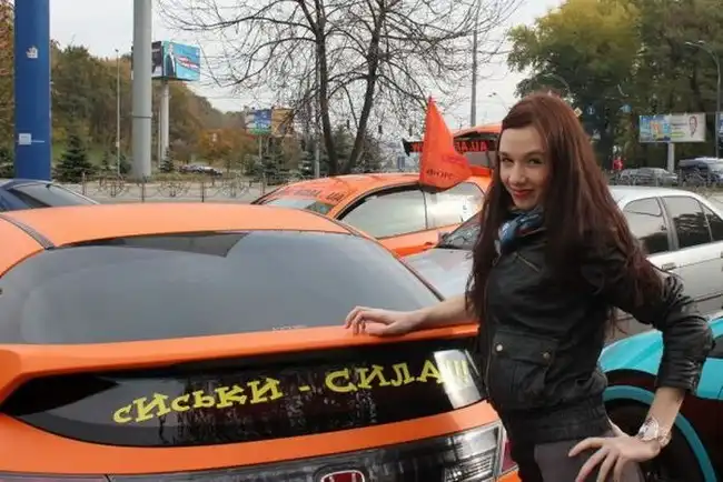 В Киеве прошел автопробег Мы любим сиськи!