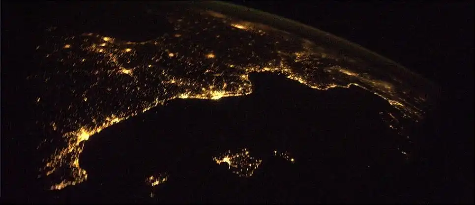Ночь над Землей (6 фото)