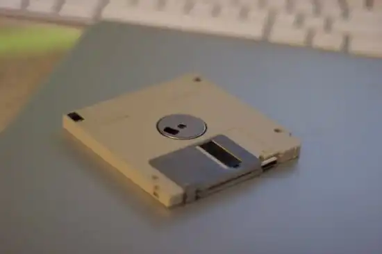 USB-накопитель в виде дискеты