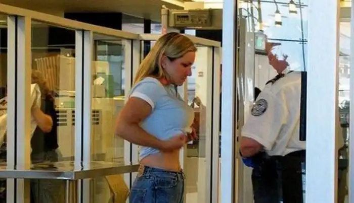 Как обыскивают в американских аэропортах
