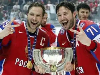 Россия сохранила перед Олимпиадой первое место в рейтинге IIHF
