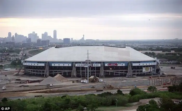 Саперы за секунды снесли главный стадион Техаса (10 фото + видео)