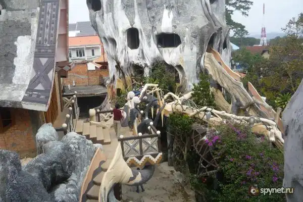 Сумасшедший дом в Далате (Вьетнам)