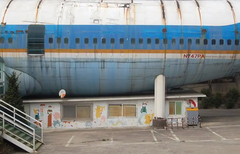 Заброшенный ресторан самолет Боинг-747, Южная Корея