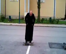 Святой отец на скейте