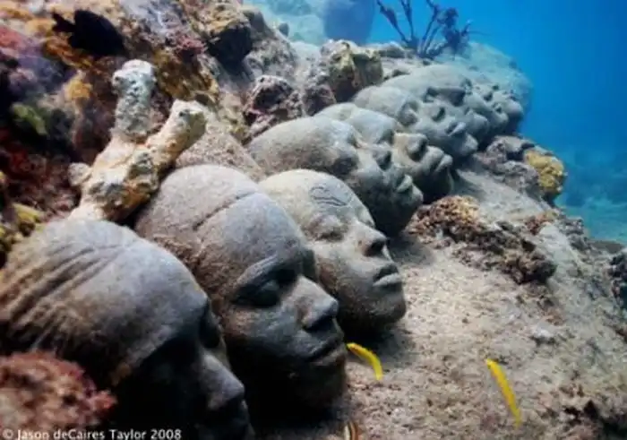 Парк подводной скульптуры в Гренаде