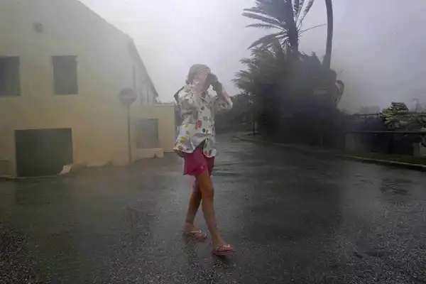 Ураган Игорь над Бермудами