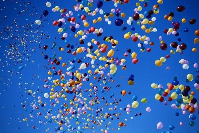 День без машин: Невский в облаке воздушных шаров