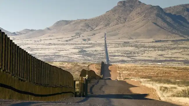 Пограничная стена между США и Мексикой