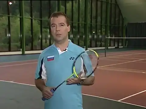 Видеообращение Медведева о пользе бадминтона