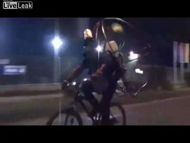 Карлсон на велосипеде