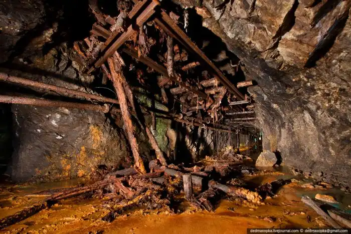 Брошенная железнодорожная шахта