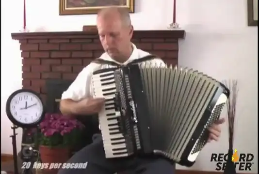 Самая быстрая игра на аккордеоне в мире