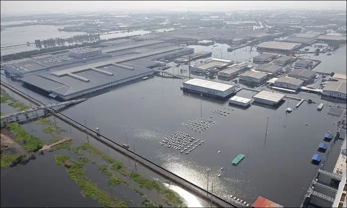 Завод Honda после наводнения в Таиланде (мини пост)