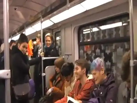 Заразительный смех в берлинском метро