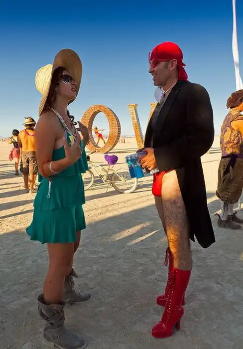 Свадьба на фестивале Burning Man