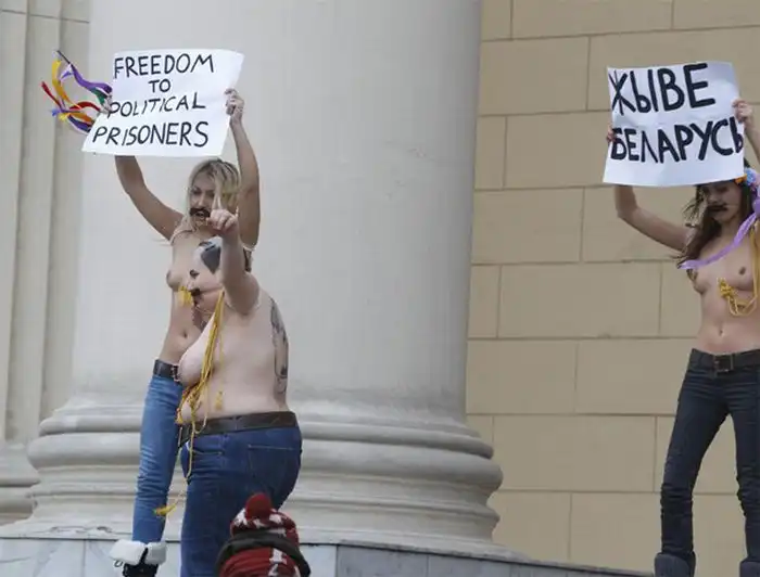FEMEN у здания КГБ