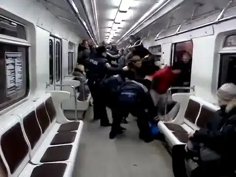 Драка в киевском метро