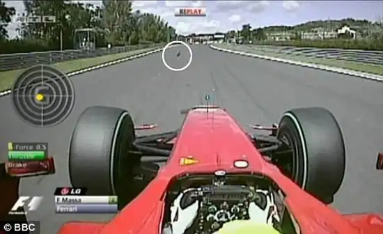 Felipe Massa получил в голову