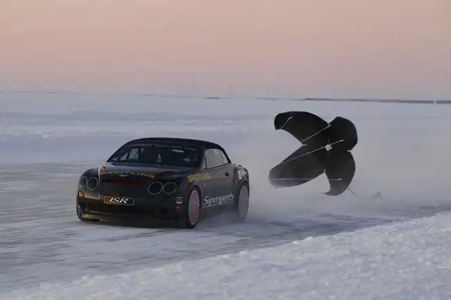 Bentley поставил новый рекорд скорости на льду